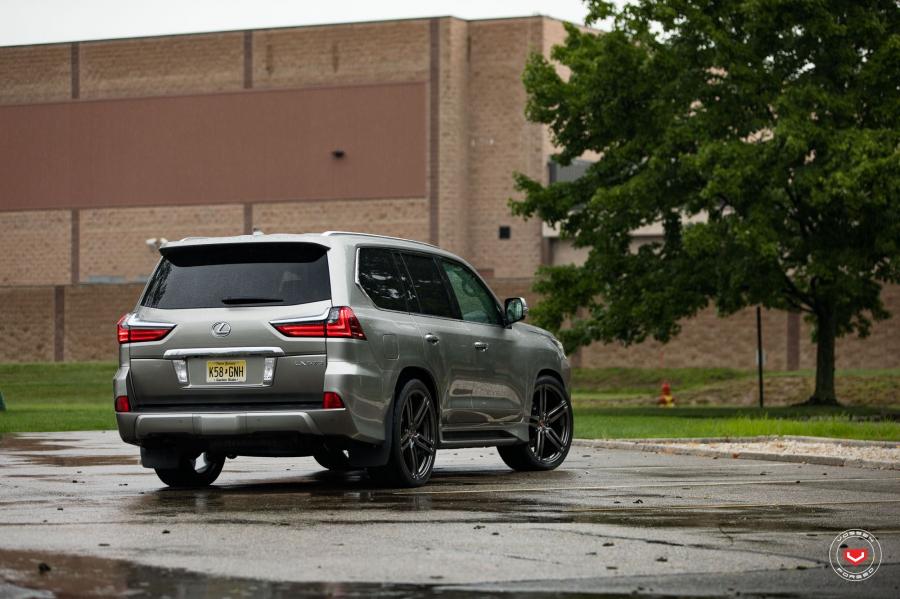  Lexus LX570 on Vossen Wheels (HC-1) 2017 года  (фото 16 из 43)